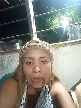 Snapshot of Surreyaa chatting on 12-17-24, 11:49 Surreyaa online show from 12-17-24, 11:49