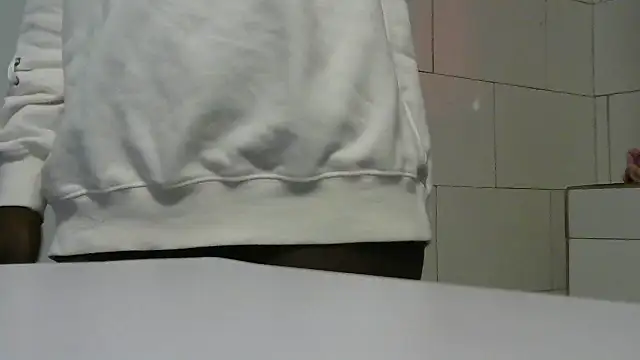 julietunderwoood online show from 05-02-26, 06:40