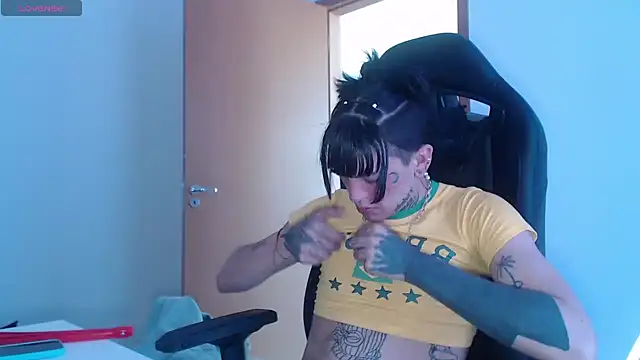 charlotbelucci  online show from 10-02-25, 01:40