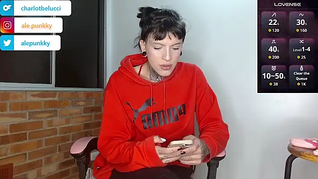 charlotbelucci  online show from 10-31-25, 08:37