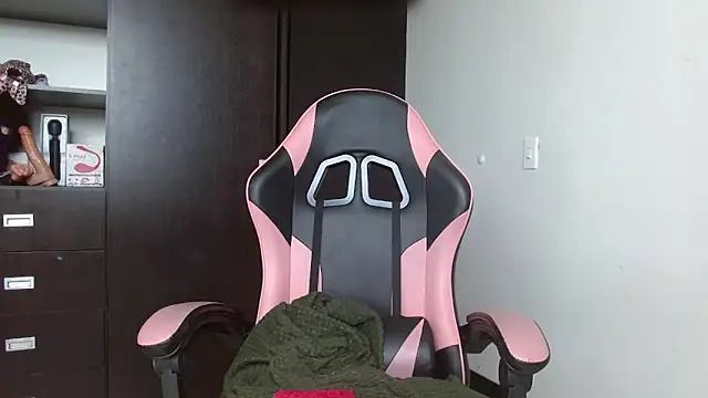 charlotbelucci  online show from 11-22-25, 12:26