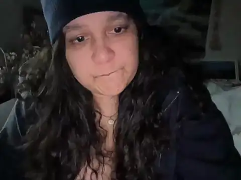 Snapshot of MelanieFawker chatting on 10-23-25, 02:05 MelanieFawker online show from 10-23-25, 02:05