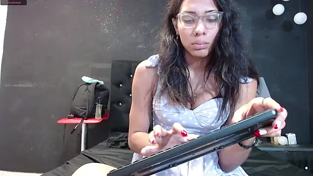 Snapshot of EmilyGomezLS chatting on 03-12-25, 11:20 EmilyGomezLS online show from 03-12-25, 11:20