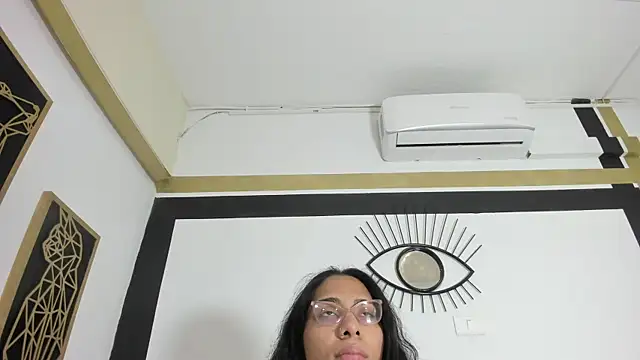 Snapshot of EmilyGomezLS chatting on 10-13-25, 11:32 EmilyGomezLS online show from 10-13-25, 11:32