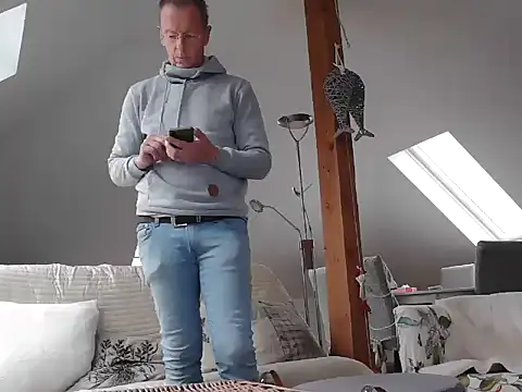 maxmueller321 online show from 12-22-25, 10:12