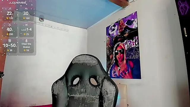 Snapshot of Bigcatalove chatting on 12-22-25, 01:41 Bigcatalove online show from 12-22-25, 01:41