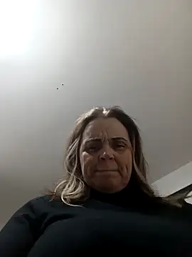 Snapshot of hugebobbs chatting on 12-19-25, 04:03 hugebobbs online show from 12-19-25, 04:03