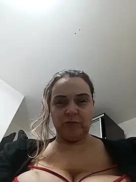 Snapshot of hugebobbs chatting on 02-12-26, 10:32 hugebobbs online show from 02-12-26, 10:32