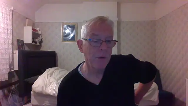 Snapshot of shaun63m chatting on 10-29-25, 01:30 shaun63m online show from 10-29-25, 01:30