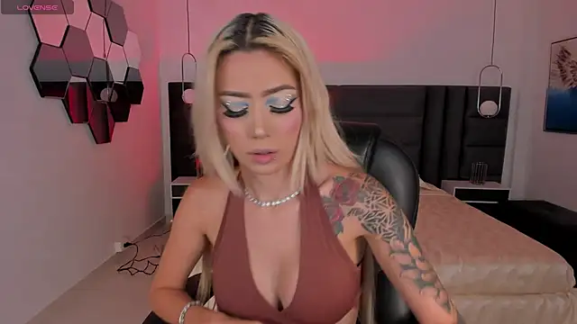 HannaConnor  online show from 09-24-25, 08:34