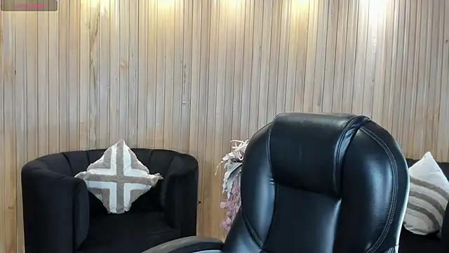 HannaConnor  online show from 12-17-25, 08:26