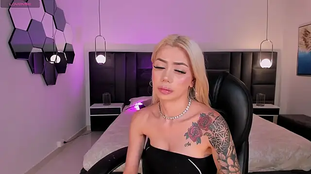 HannaConnor  online show from 03-11-26, 08:37