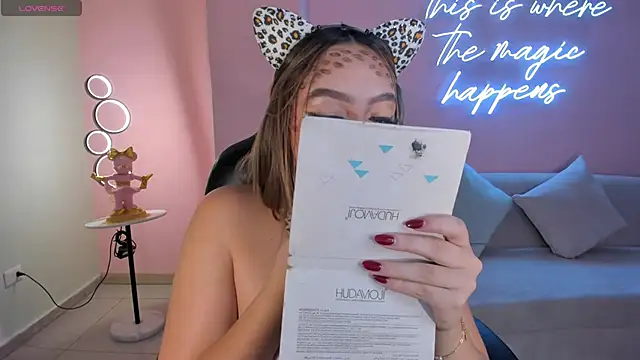 Snapshot of BellaRose_X chatting on 10-31-25, 04:02 BellaRose X online show from 10-31-25, 04:02