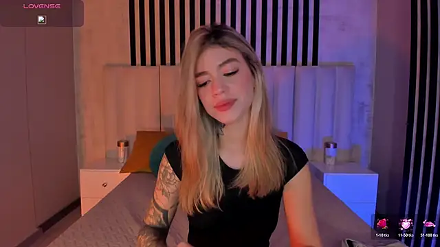ViolettHansson online show from 06-17-26, 10:39