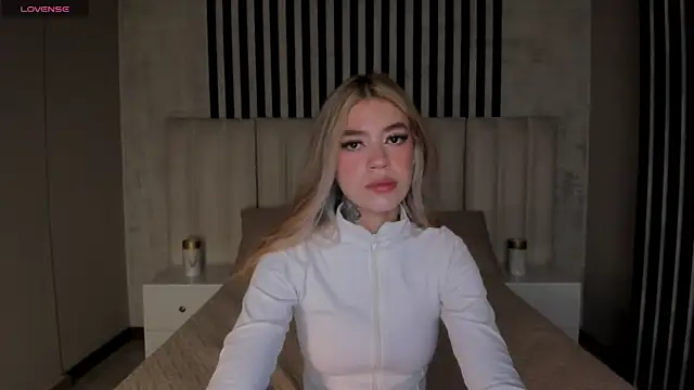 ViolettHansson online show from 07-29-26, 10:57