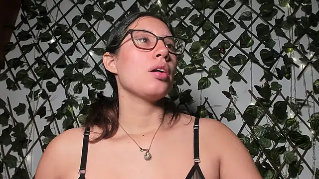 CoralineSanchez online show from 09-19-25, 03:19