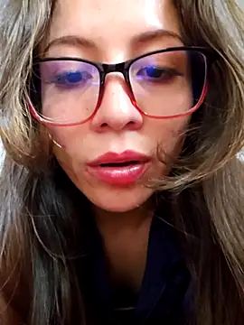 Snapshot of mmmVirginia chatting on 11-18-25, 06:23 mmmVirginia online show from 11-18-25, 06:23