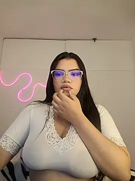 Snapshot of Johanna6 chatting on 02-21-25, 02:06 Johanna6 online show from 02-21-25, 02:06