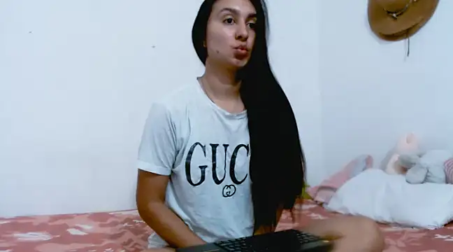 Snapshot of Alyson0001 chatting on 03-18-25, 01:32 Alyson0001 online show from 03-18-25, 01:32