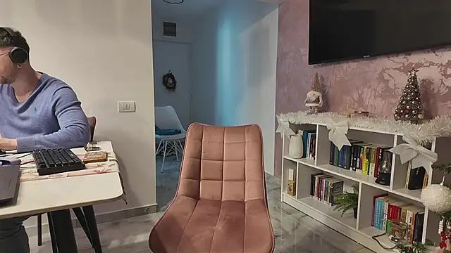 Snapshot of ValeriaGrey chatting on 12-15-25, 12:20 ValeriaGrey online show from 12-15-25, 12:20