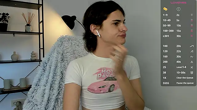 Snapshot of little_femb0y chatting on 02-18-26, 01:18 little femb0y online show from 02-18-26, 01:18