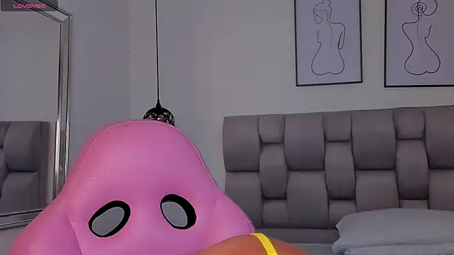 Susan-Sweet-7 online show from 11-18-25, 08:13