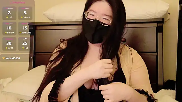 Snapshot of Kara-Nuna chatting on 12-10-24, 06:01 Kara-Nuna online show from 12-10-24, 06:01