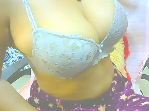 Snapshot of ishmita99 chatting on 01-13-25, 05:12 ishmita99 online show from 01-13-25, 05:12