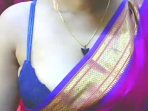 Snapshot of ishmita99 chatting on 03-08-25, 06:10 ishmita99 online show from 03-08-25, 06:10