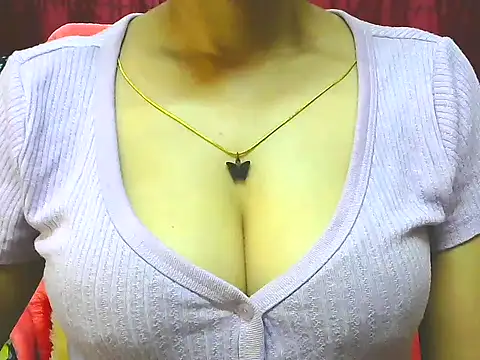 Snapshot of ishmita99 chatting on 09-19-25, 04:47 ishmita99 online show from 09-19-25, 04:47