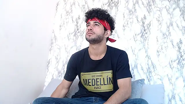 Snapshot of Moon_and_aaron chatting on 02-17-26, 01:40 Moon and aaron online show from 02-17-26, 01:40