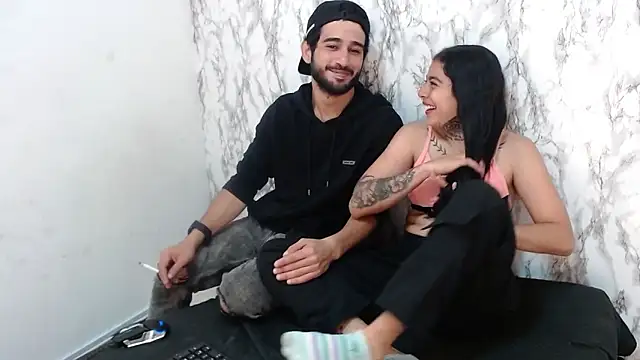 Snapshot of Moon_and_aaron chatting on 03-04-26, 04:07 Moon and aaron online show from 03-04-26, 04:07