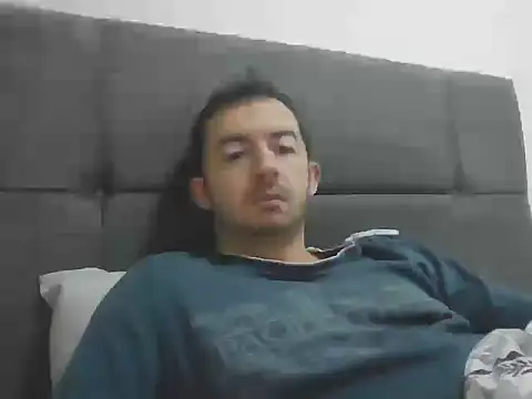 Snapshot of laynufff chatting on 12-16-25, 05:23 laynufff online show from 12-16-25, 05:23