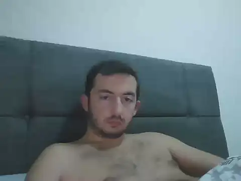 Snapshot of laynufff chatting on 12-19-25, 05:09 laynufff online show from 12-19-25, 05:09