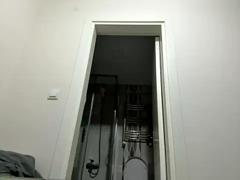 Snapshot of laynufff chatting on 01-15-26, 08:01 laynufff online show from 01-15-26, 08:01