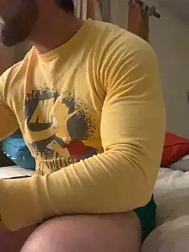 Snapshot of FumesClouds chatting on 12-15-24, 12:17 FumesClouds online show from 12-15-24, 12:17