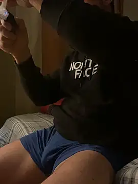 Snapshot of FumesClouds chatting on 12-23-24, 01:03 FumesClouds online show from 12-23-24, 01:03