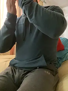 Snapshot of FumesClouds chatting on 12-26-24, 11:13 FumesClouds online show from 12-26-24, 11:13