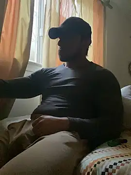 Snapshot of FumesClouds chatting on 12-31-24, 12:32 FumesClouds online show from 12-31-24, 12:32