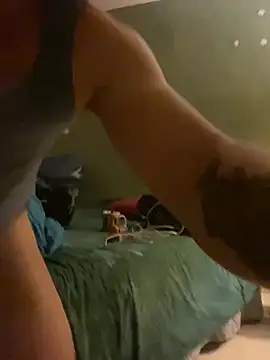 Snapshot of FumesClouds chatting on 02-10-25, 07:36 FumesClouds online show from 02-10-25, 07:36