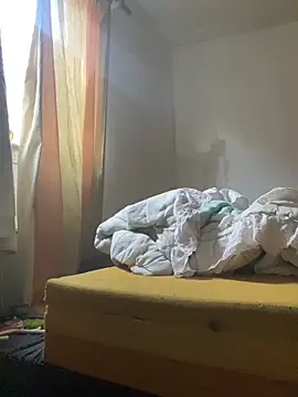 Snapshot of FumesClouds chatting on 11-06-25, 05:36 FumesClouds online show from 11-06-25, 05:36