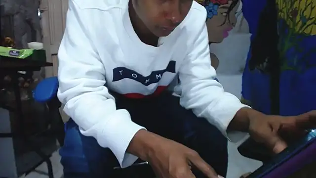 Snapshot of yohatinelly07 chatting on 09-26-25, 11:03 yohatinelly07 online show from 09-26-25, 11:03