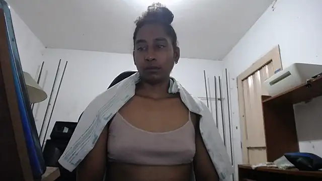 Snapshot of yohatinelly07 chatting on 11-28-25, 08:28 yohatinelly07 online show from 11-28-25, 08:28