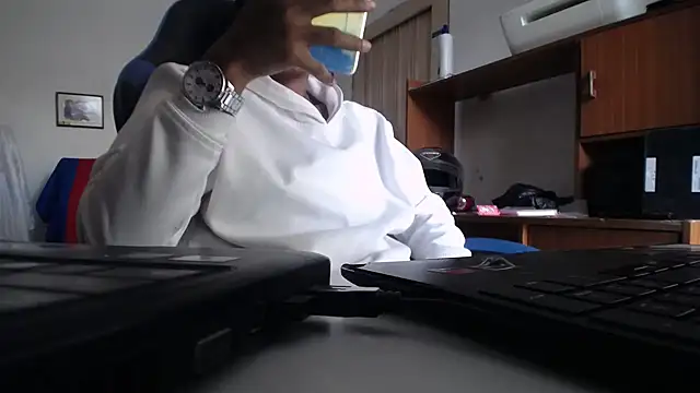 Snapshot of yohatinelly07 chatting on 12-02-25, 09:10 yohatinelly07 online show from 12-02-25, 09:10