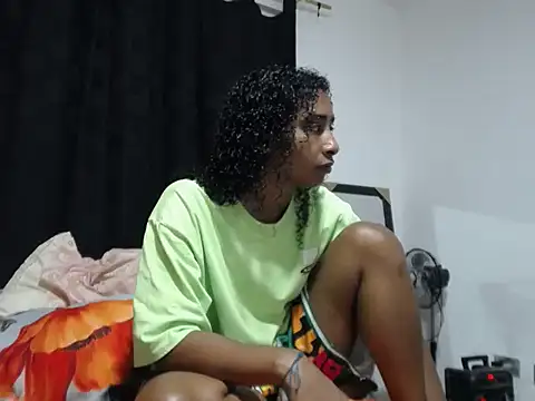 Snapshot of yohatinelly07 chatting on 12-16-25, 02:16 yohatinelly07 online show from 12-16-25, 02:16