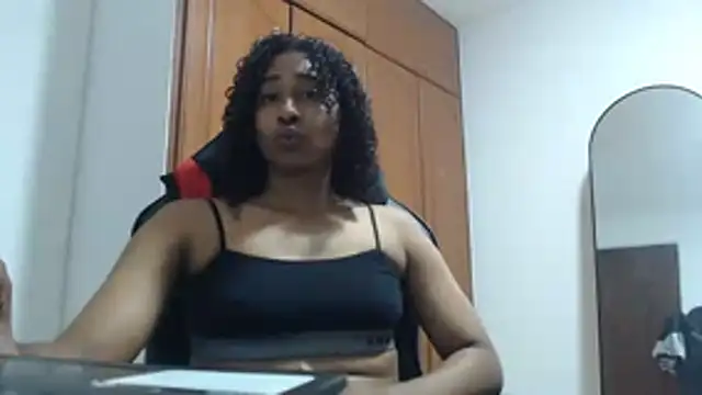 Snapshot of yohatinelly07 chatting on 01-18-26, 01:42 yohatinelly07 online show from 01-18-26, 01:42