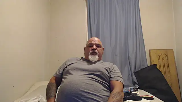 Newfiesausage1972 online show from 09-10-25, 03:12