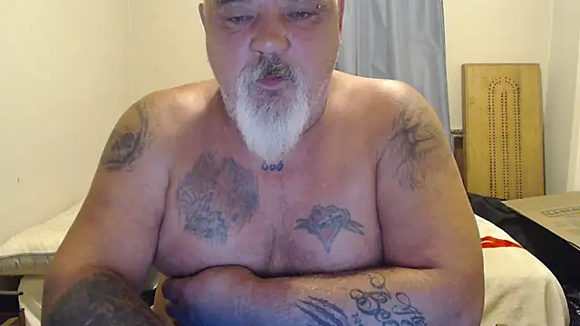 Newfiesausage1972 online show from 09-22-25, 12:29