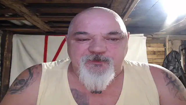 Newfiesausage1972 online show from 11-30-25, 09:08