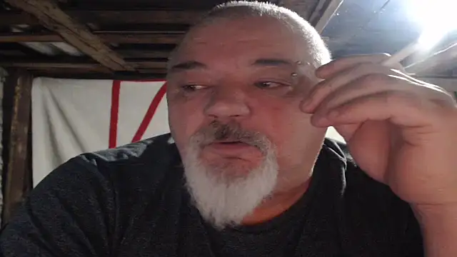 Newfiesausage1972 online show from 12-16-25, 08:52